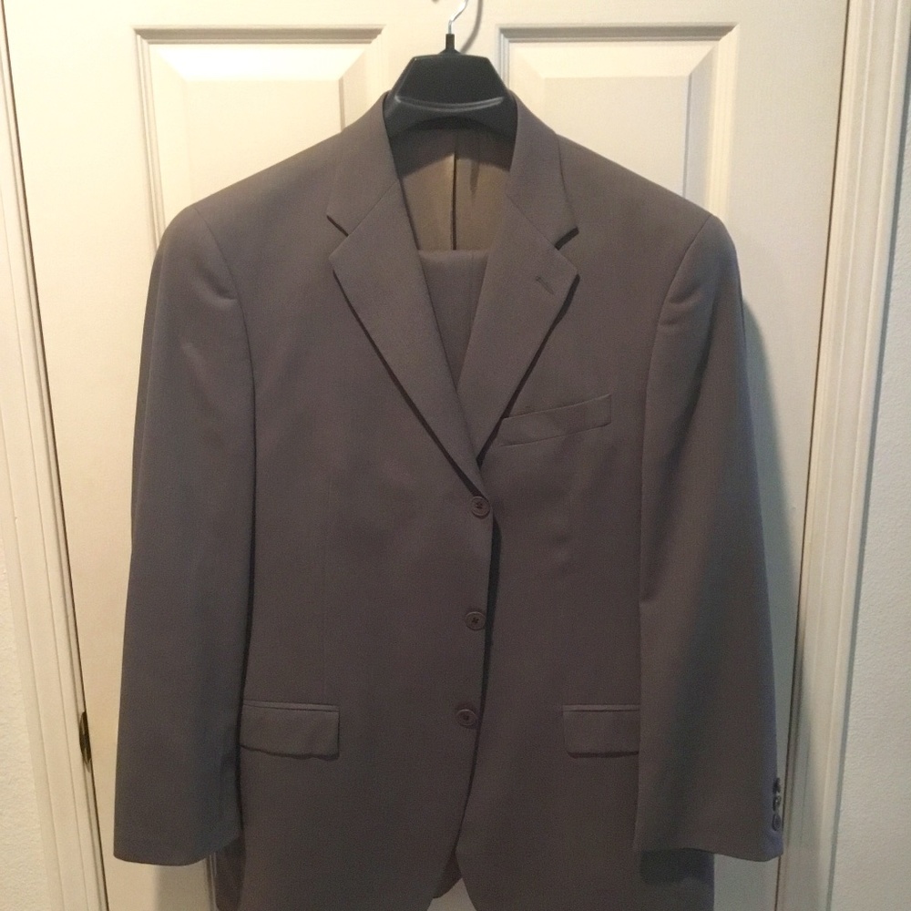 Brandini 3-button men’s suit, 41R, Olive